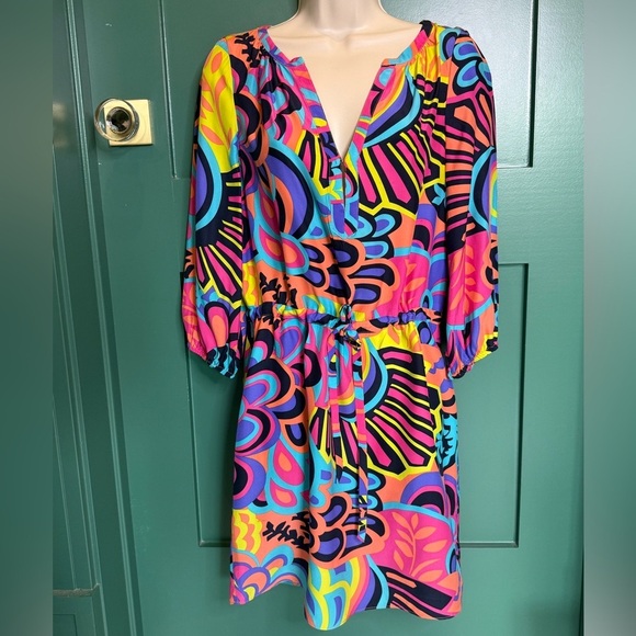 Alice & Trixie Dresses & Skirts - Alice & Trixie 100% silk Mini Dress, XS, like new, so flattering!